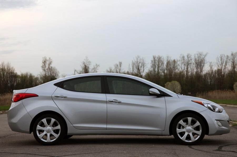  Hyundai Elantra Limited 2011 года  (фото 12 из 45)